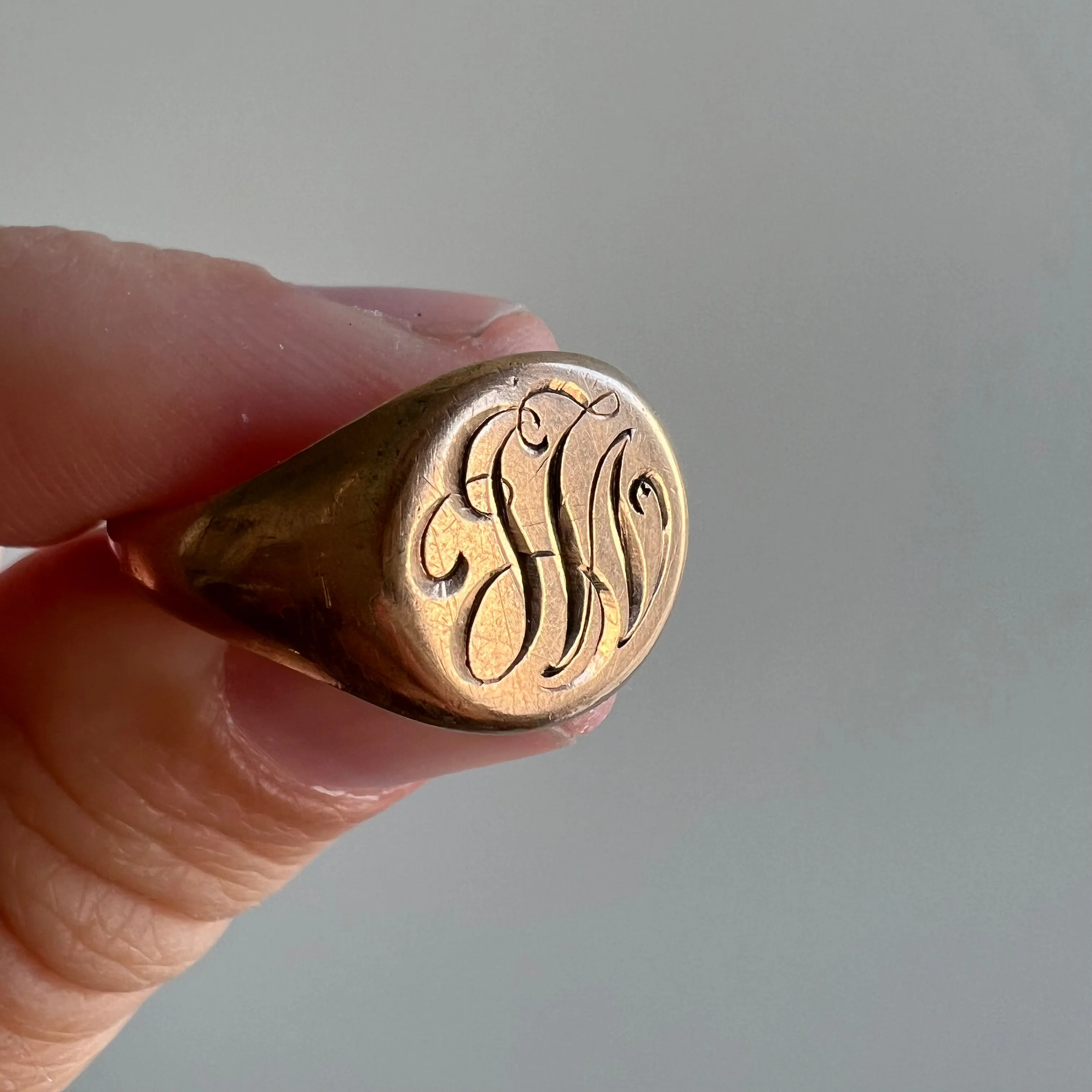 A N T I Q U E // maybe JW / 10k rose gold round signet with hand engraved JW / size 9.25