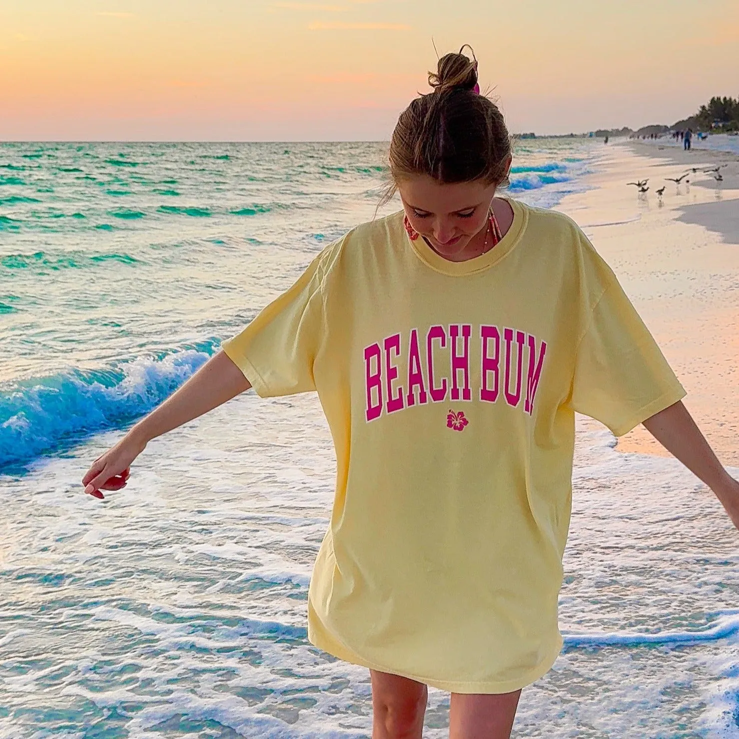 BEACH BUM FLOWER T-SHIRT