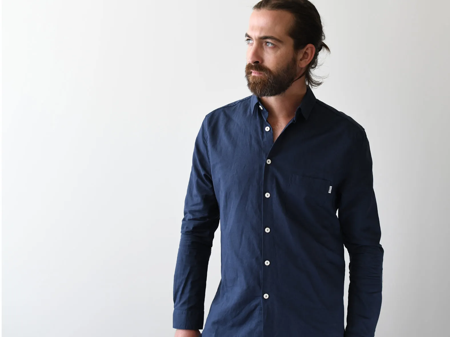 WILD HORSES. LINEN SHIRT. BLUE GREY